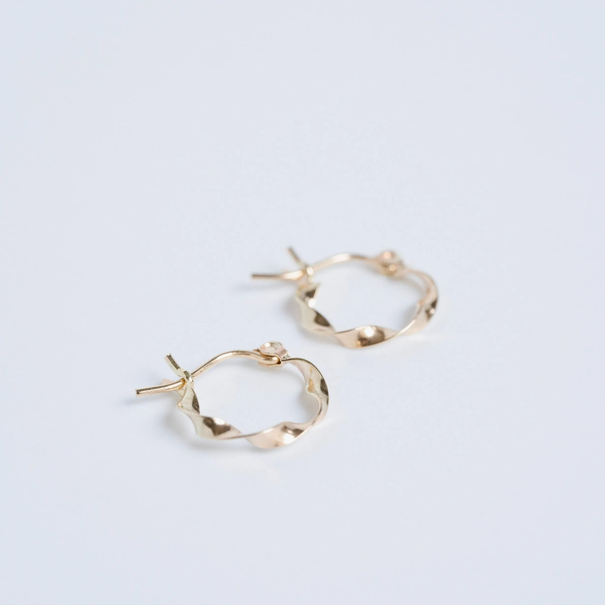 14 Karat Gold Twist Hoop Earrings