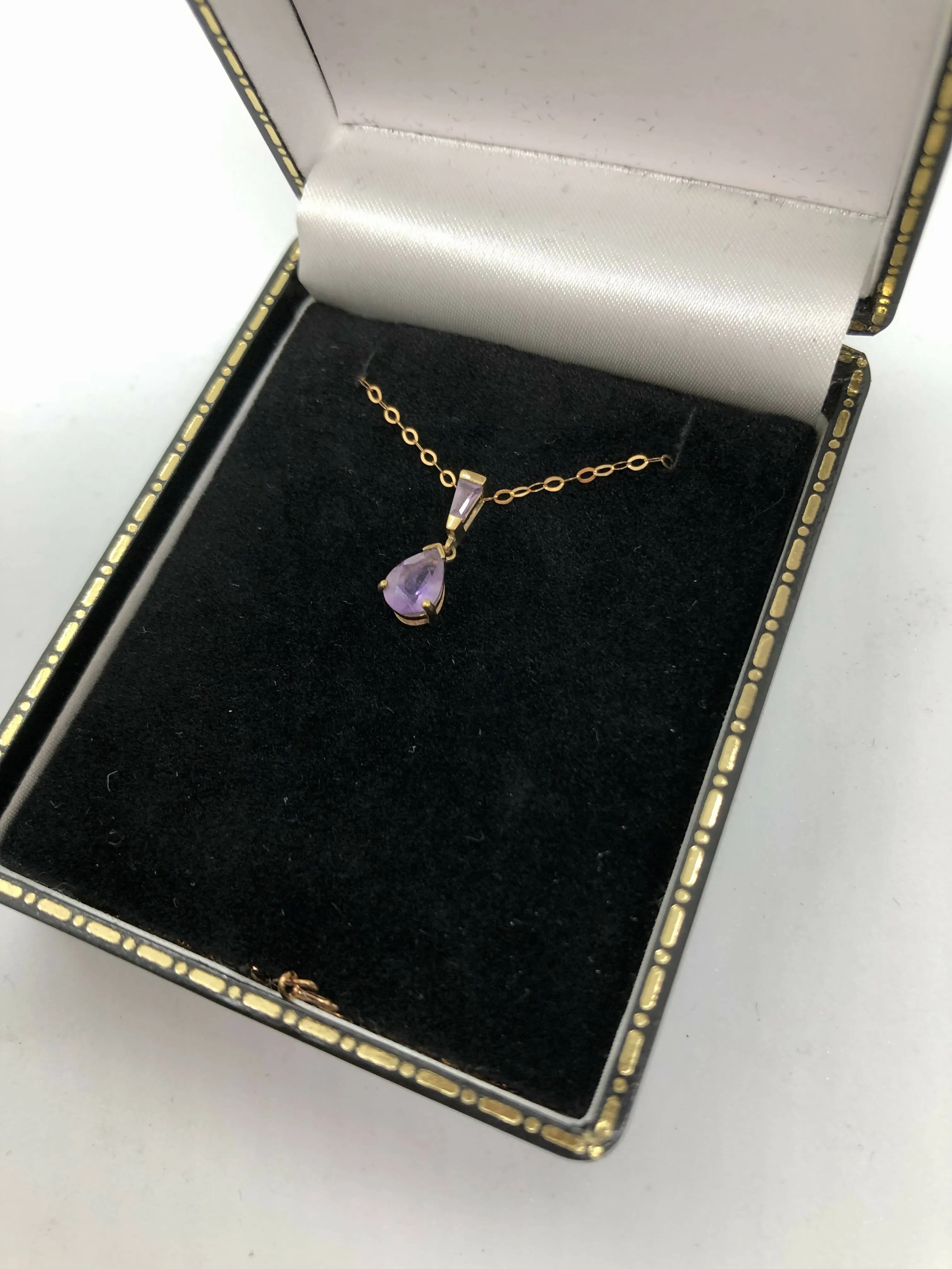 9ct Yellow Gold Amethyst Pendant