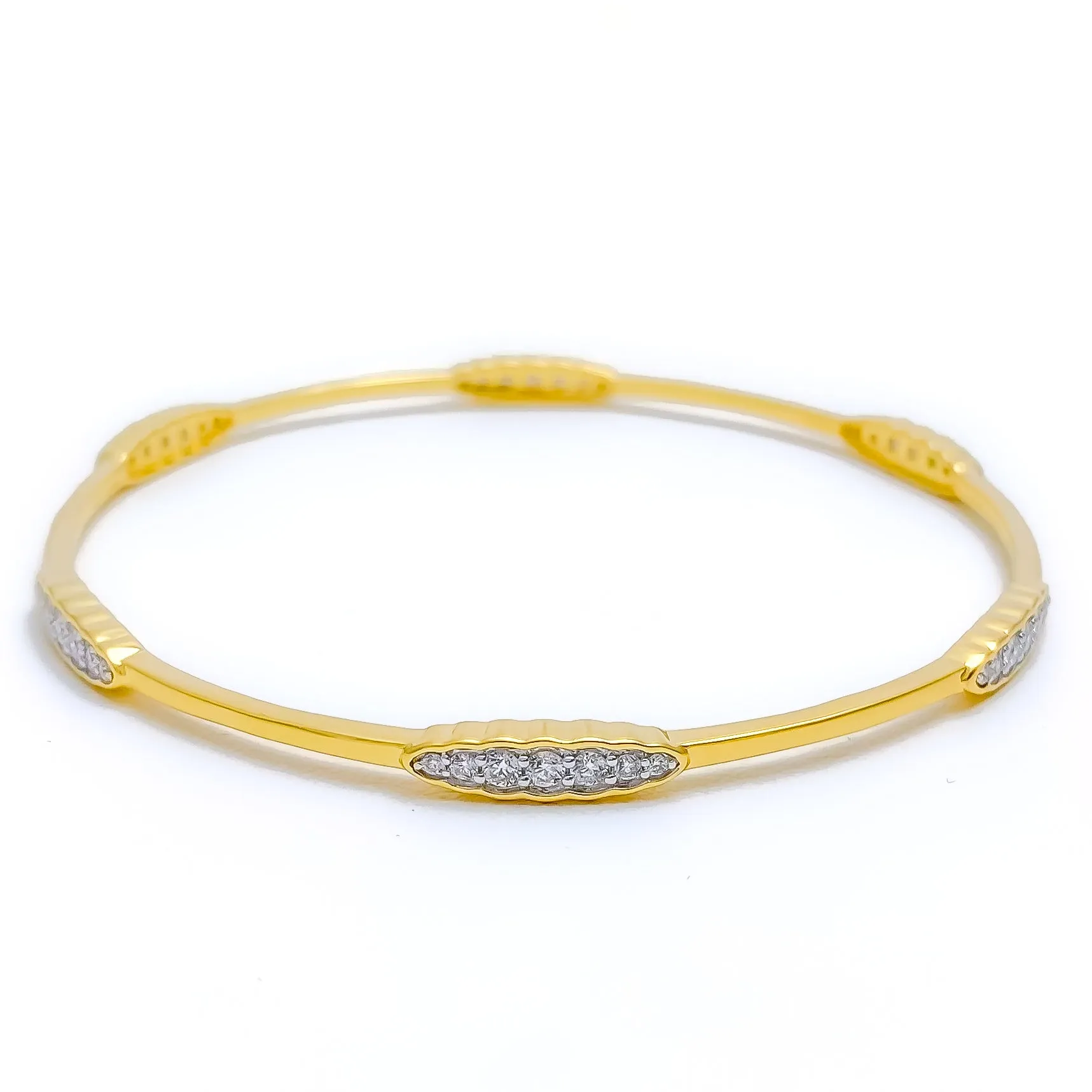 Beautiful Slender Diamond   18k Gold  Bangle