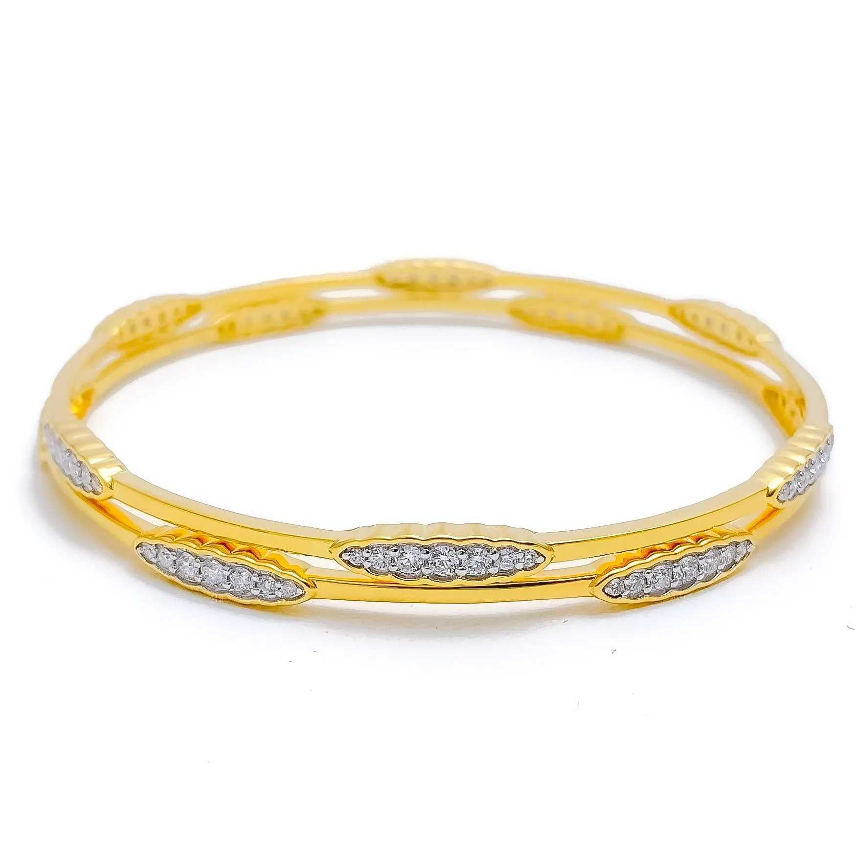 Beautiful Slender Diamond   18k Gold  Bangle