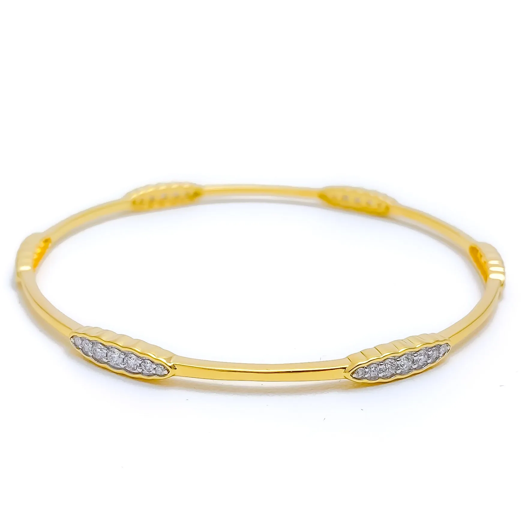 Beautiful Slender Diamond   18k Gold  Bangle