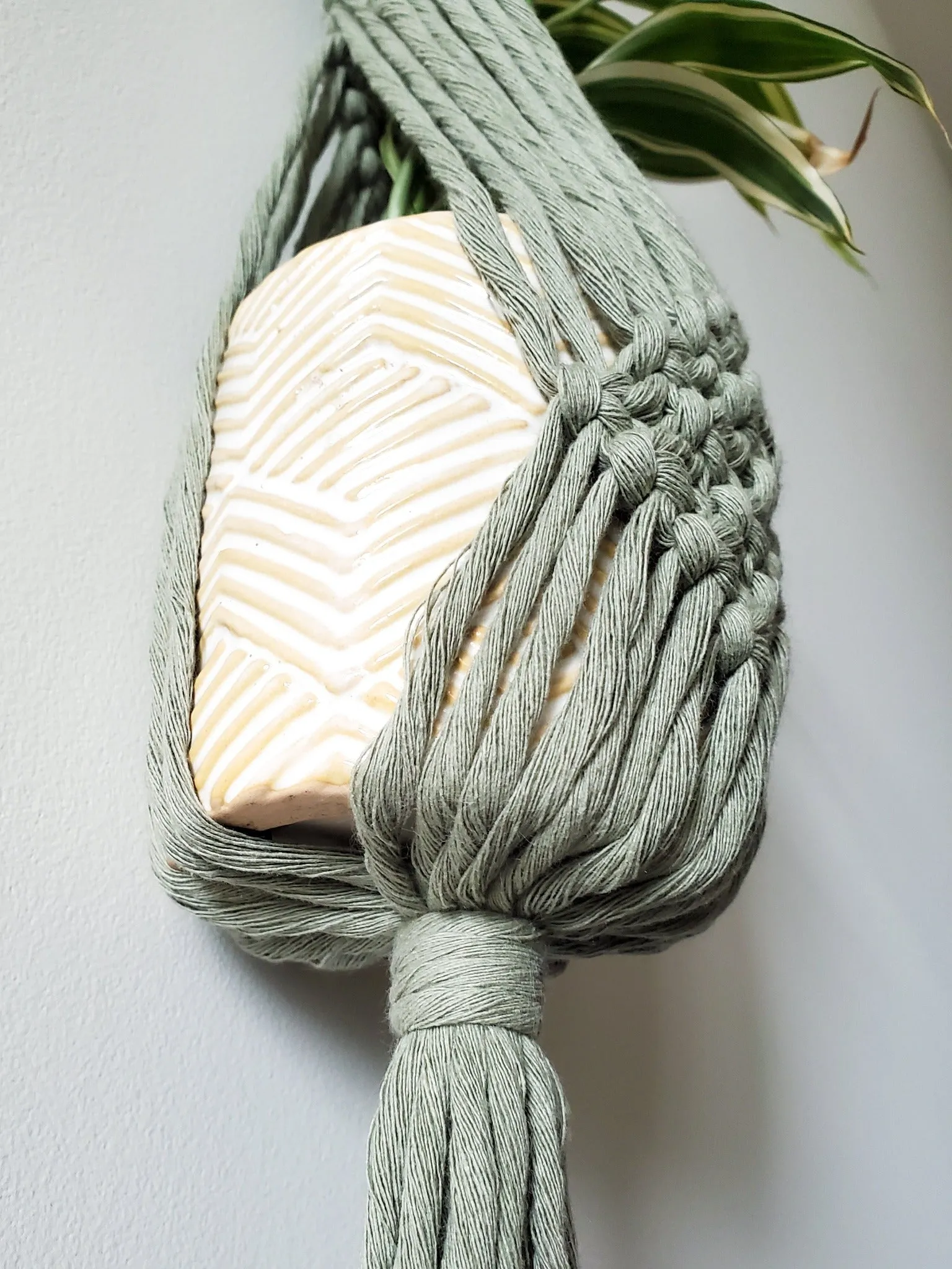 Macrame Plant Hanger - Handmade with Natural Cotton Rope - Perfect for Home Decor and Gift Giving