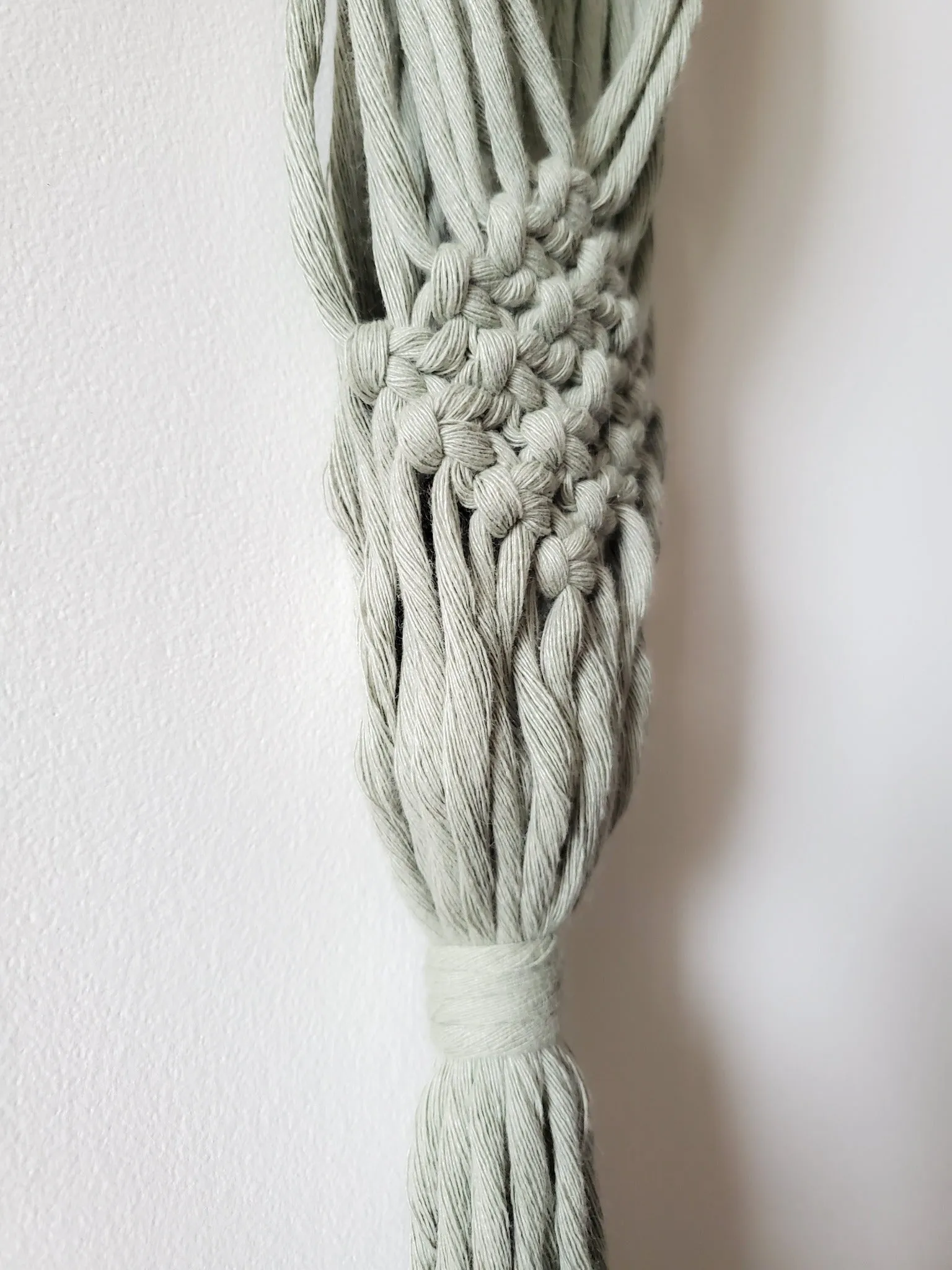 Macrame Plant Hanger - Handmade with Natural Cotton Rope - Perfect for Home Decor and Gift Giving