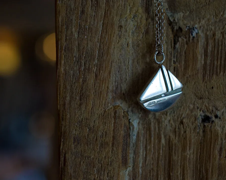 Yacht pendant